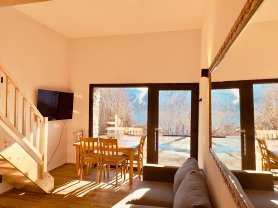 Chic Small New Apartment Up To 4 People, Pets Allowed Lens Exterior photo