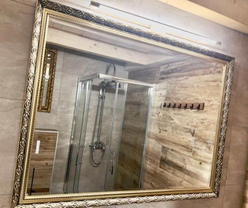 Chic Small New Apartment Up To 4 People, Pets Allowed Lens Exterior photo